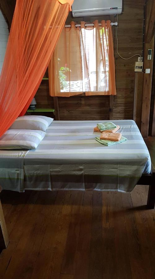 Gites Les Lodges Des Hauts De Deshaies Bungalow Barbade 外观 照片